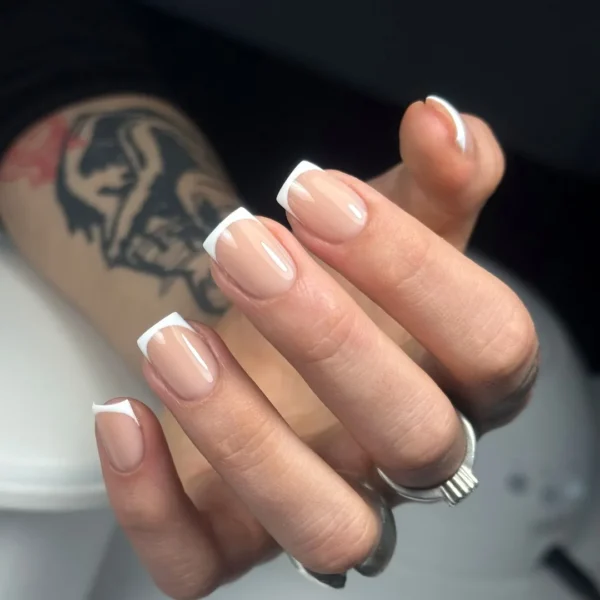 French-Maniküre klassisch – Nagelstudio Carat Style Berlin-Charlottenburg
