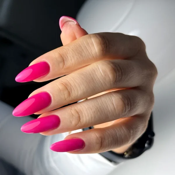Nagelmodellage in Pink, Mandelform – Nagelstudio Carat Style Berlin